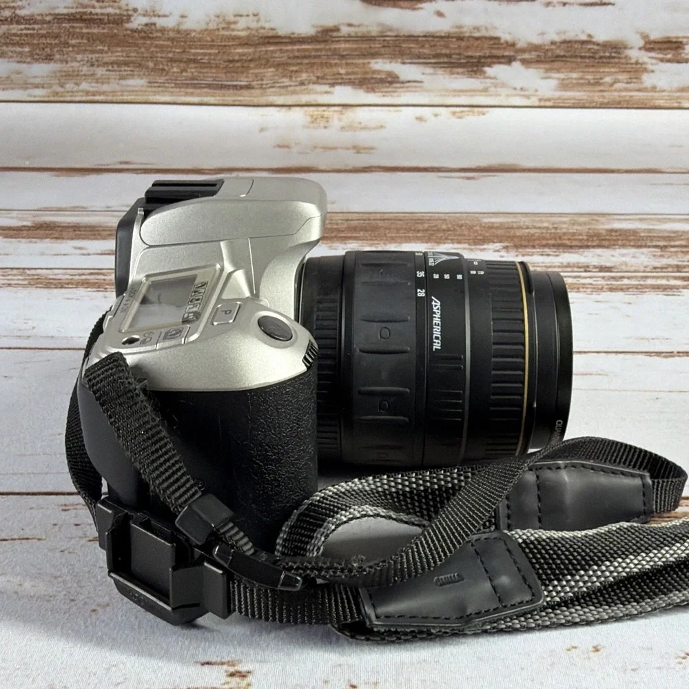 Minolta Maxxum STsi 35mm Film Camera with 28-80mm Zoom Lens